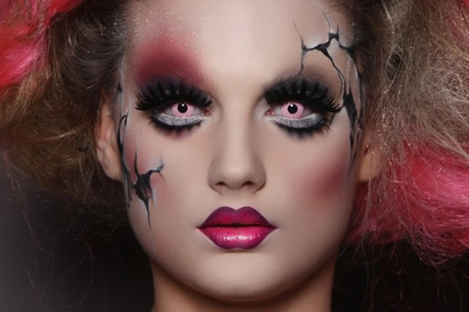 образ куклы на Хэллоуин с мистическим макияжем