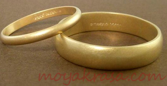 матовые кольца из желтого золота