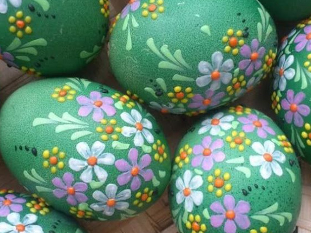 зеленые пасхальные яйца