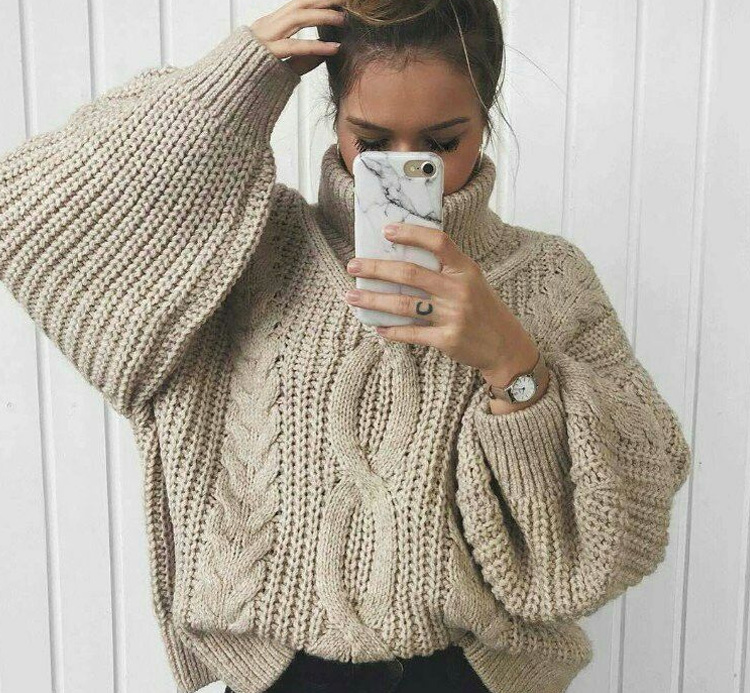 девушка в теплом свитере