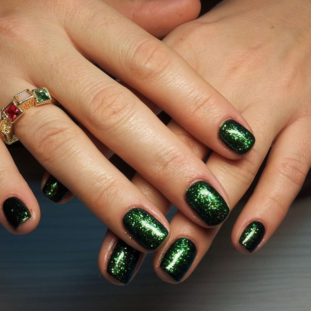 зеленый маникюр на зеленые ногти