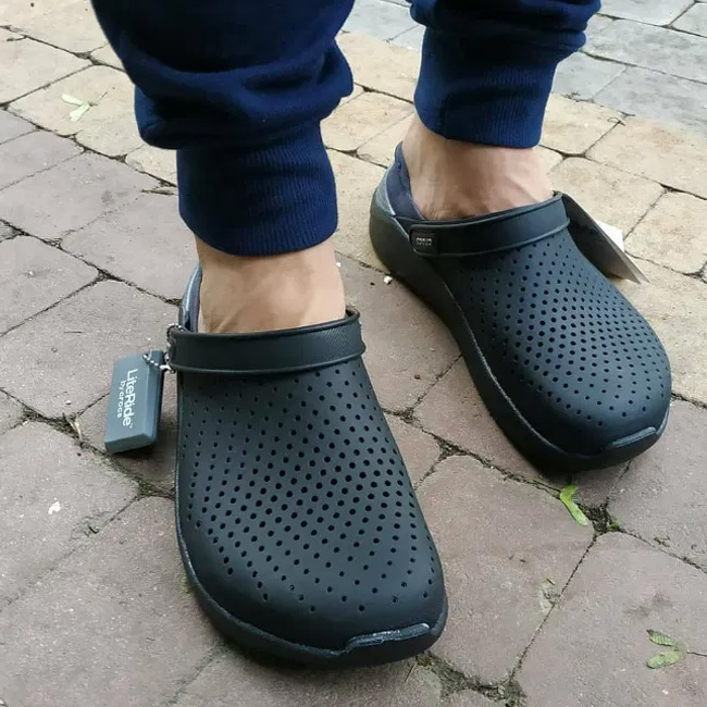 мужские кроксы в мелкую дырочку 
