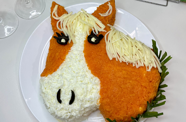 салат на новогодний стол в год лошади