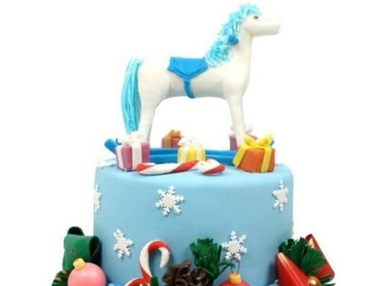 новогодний торт с лошадью из мастики