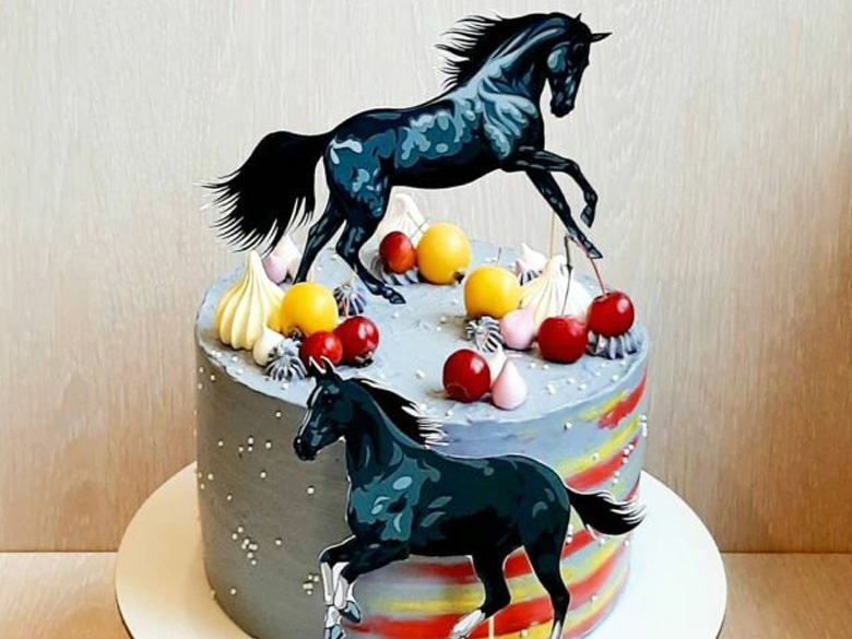 красивый торт с лошадью