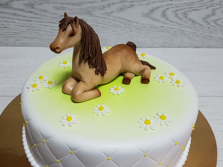 торт с лошадкой из бисквита